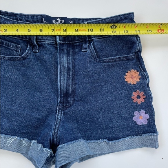 Hollister Women's Denim Ultra High Rise Mom Short Floral Embroidered Size 26 - Picture 6 of 8